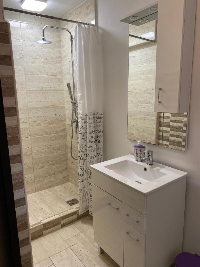 Lavender Garden Apartment Debrecen Buitenkant foto